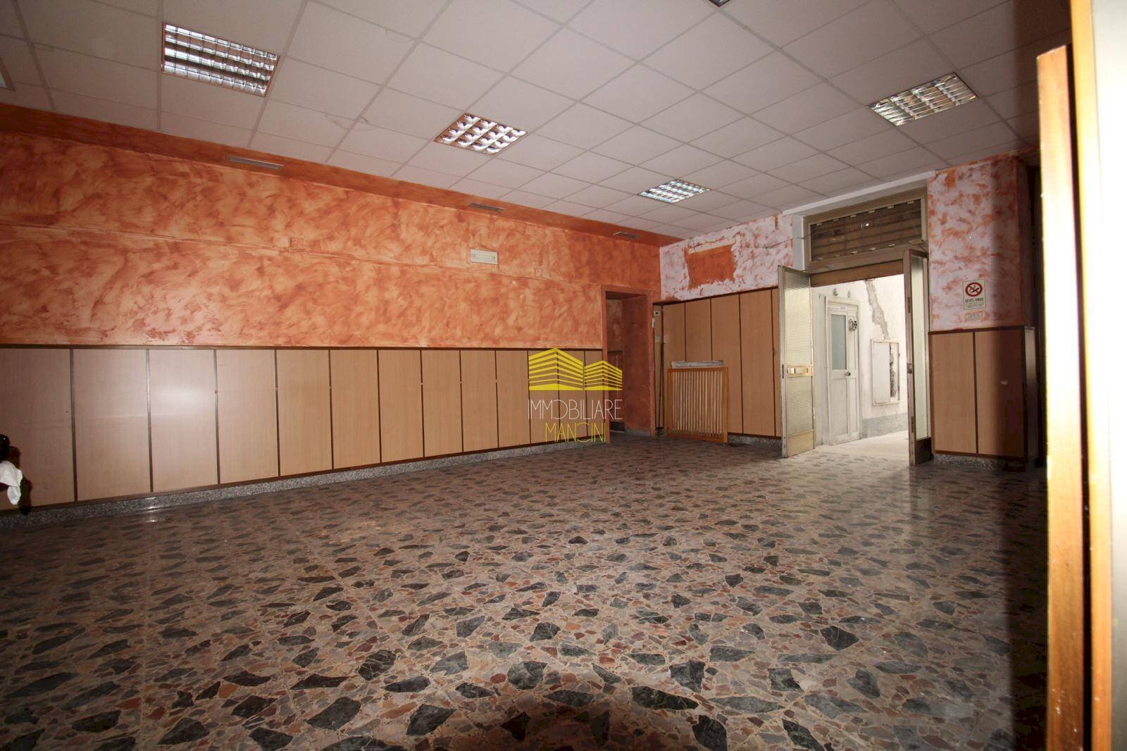 Foto 2 - Negozio VIA VITTORIO VENETO, Cassano d'Adda - foto 2