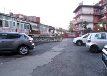 Foto 2 - Box via michelangelo buonarroti
 
13, Aci Catena - foto 2