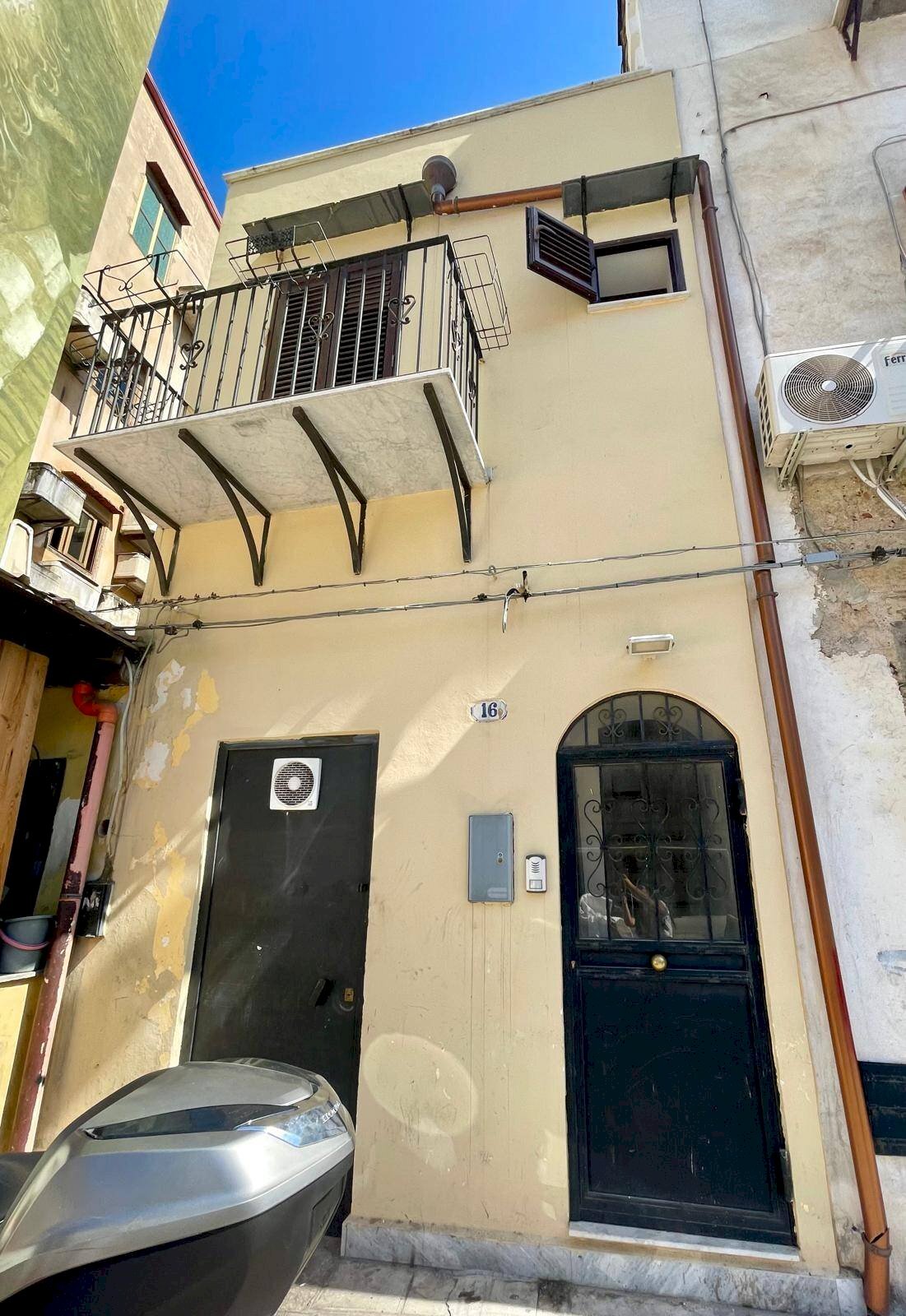 Foto 1 - Stable - Palace via Ritiro San Pietro
 
16, Palermo - photo 1