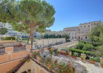 Vista - Attico piazza Barberini, 2, Roma (zona Centro Storico) - foto 6