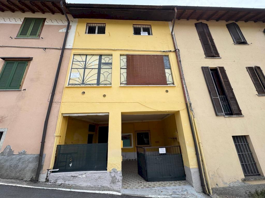 Facciata - Apartment via Linda Rovera, 30, Castronno - photo 1