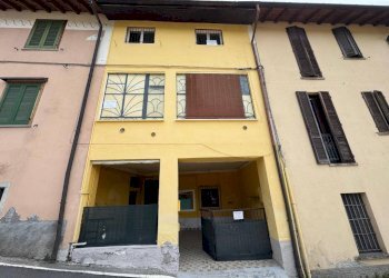 Facciata - Appartamento via Linda Rovera, 30, Castronno - foto 1