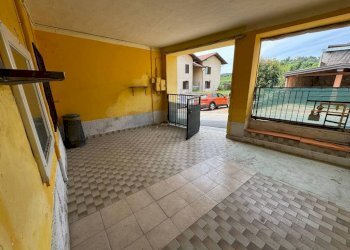 Interno palazzo - Apartment via Linda Rovera, 30, Castronno - photo 4