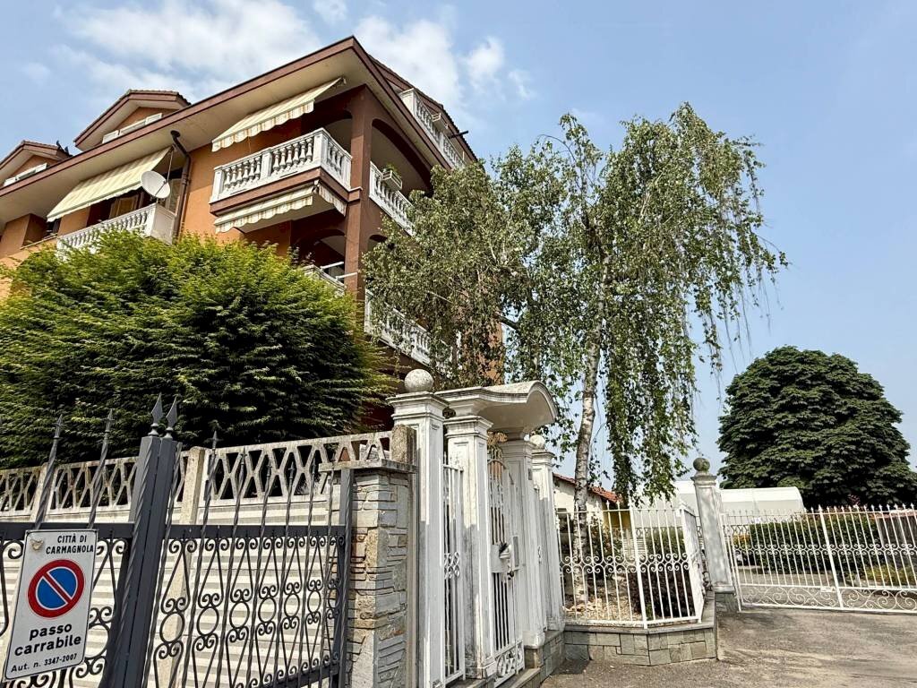 Facciata - Quadrilocale via Lovera, 7, Carmagnola - foto 3