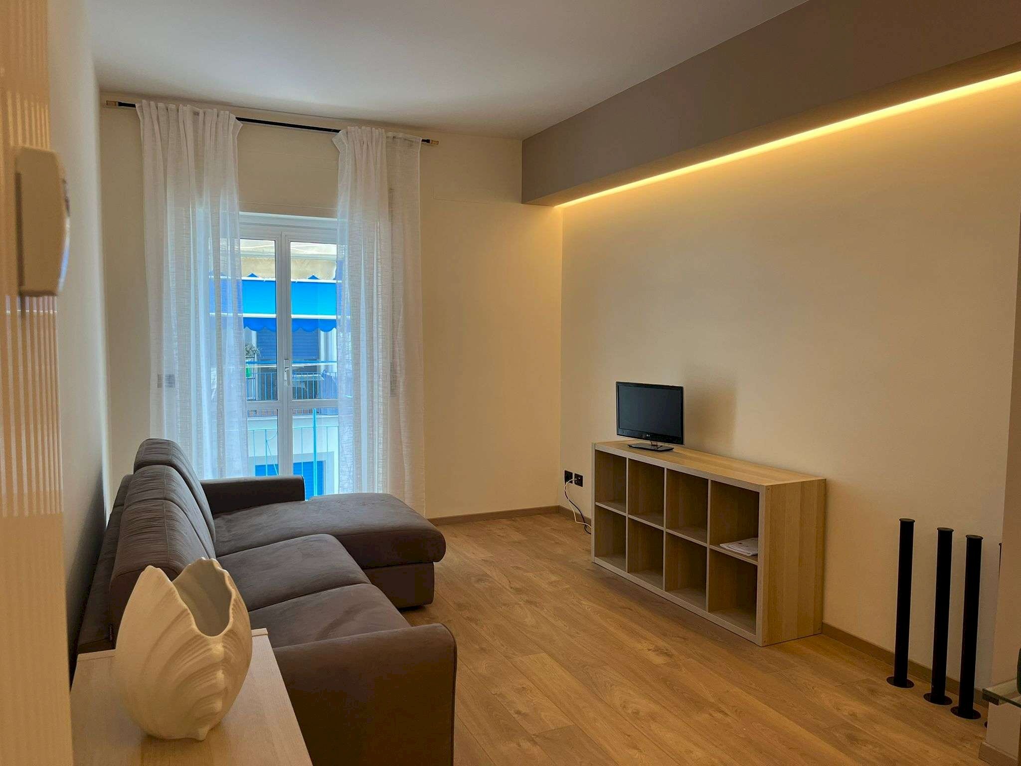 10 sala - Two-room apartment via Isonzo, Genova (neighborhood Sturla) - photo 1