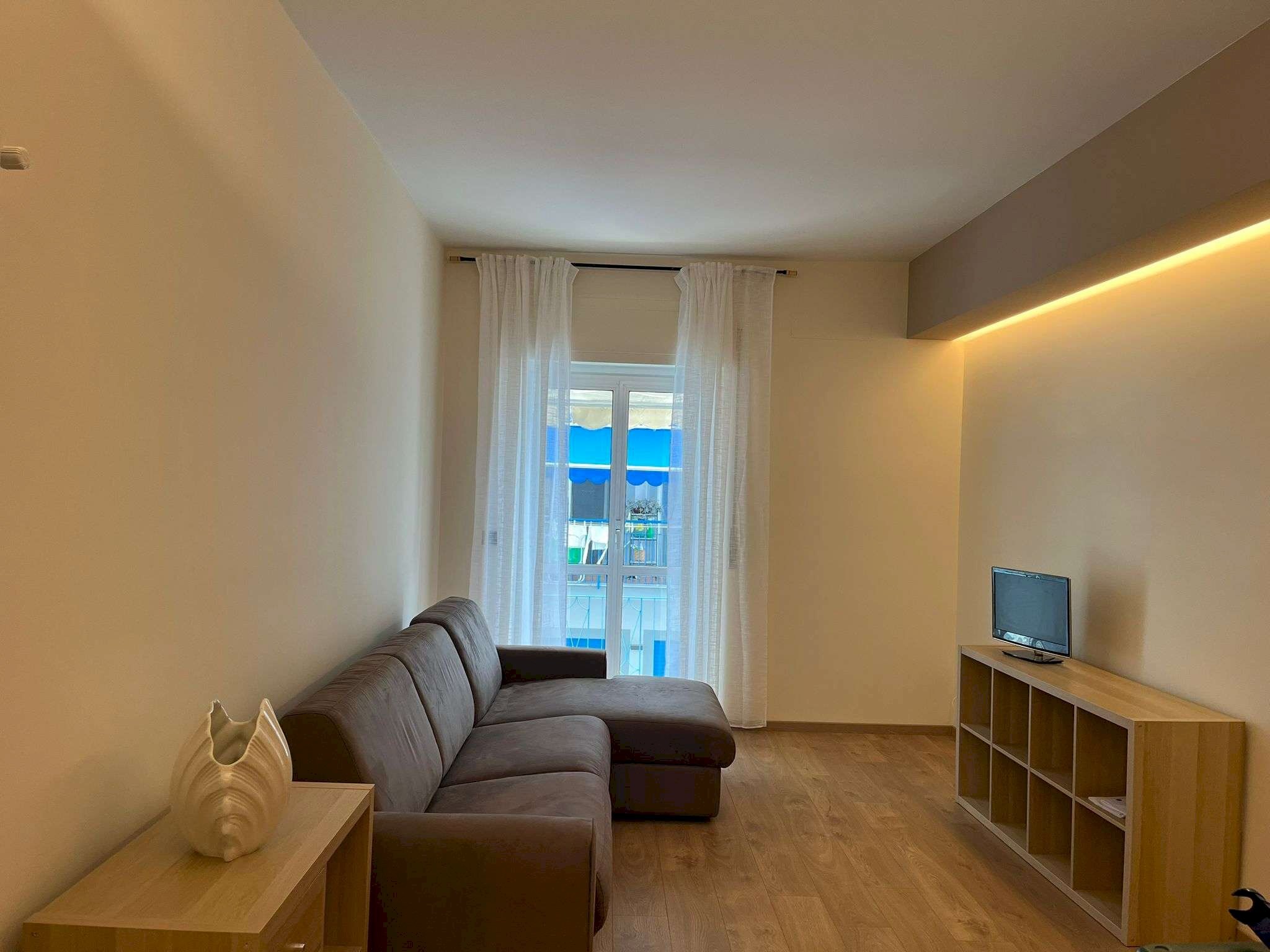 11 sala - Two-room apartment via Isonzo, Genova (neighborhood Sturla) - photo 3