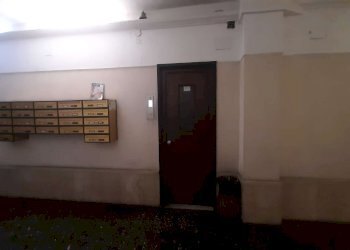 Atrio portone - Appartamento via Isonzo, Genova (zona Sturla) - foto 13