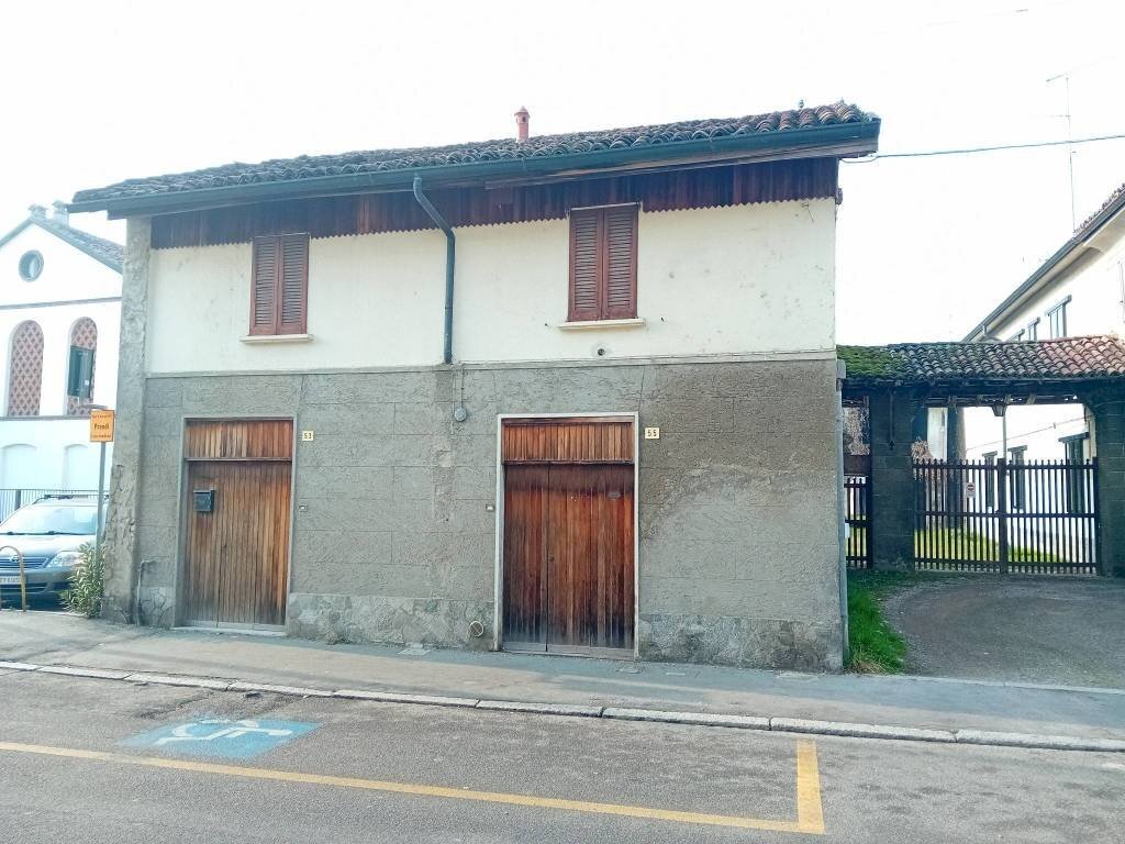 Facciata - Casa indipendente via Camillo Benso di Cavour, 53, Rosate - foto 1