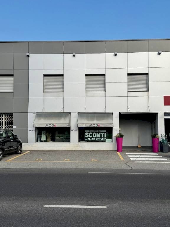 Facciata - Shop via Quintino Sella, 28, Quaregna Cerreto - photo 2