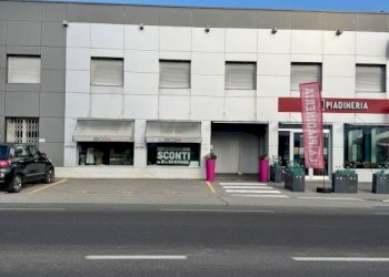 Facciata - Negozio via Quintino Sella, 28, Quaregna Cerreto - foto 3