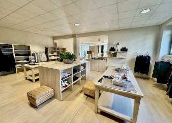 Salone - Negozio via Quintino Sella, 28, Quaregna Cerreto - foto 9