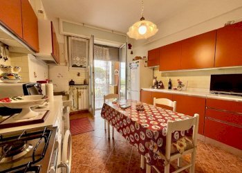 Cucina - Trilocale via Sant'Alberto, 7, Genova (zona Sestri Ponente) - foto 11