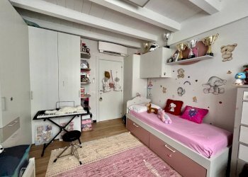Camera da letto - Trilocale vico Albertina, 6, Genova (zona Sestri Ponente) - foto 17