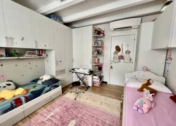 Camera da letto - Trilocale vico Albertina, 6, Genova (zona Sestri Ponente) - foto 18