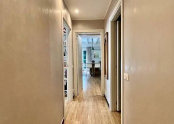 Corridoio - Trilocale vico Albertina, 6, Genova (zona Sestri Ponente) - foto 22