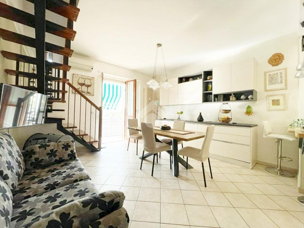 Quadrilocale Via Giovanni XXIII Papa, La Loggia - foto 1