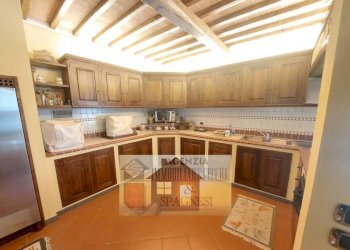 Cucina - Appartamento via La Serra, Carmignano - foto 1