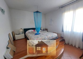 Camera da letto - Appartamento via La Serra, Carmignano - foto 19