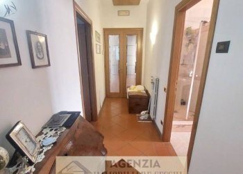 Corridoio - Appartamento via La Serra, Carmignano - foto 21