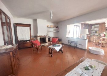 Salone - Appartamento via La Serra, Carmignano - foto 35