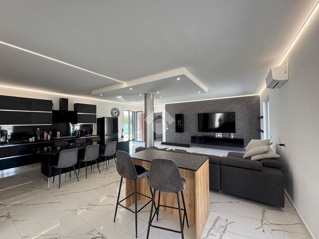 Villa Via Martiri della Libertà, Suno - foto 2