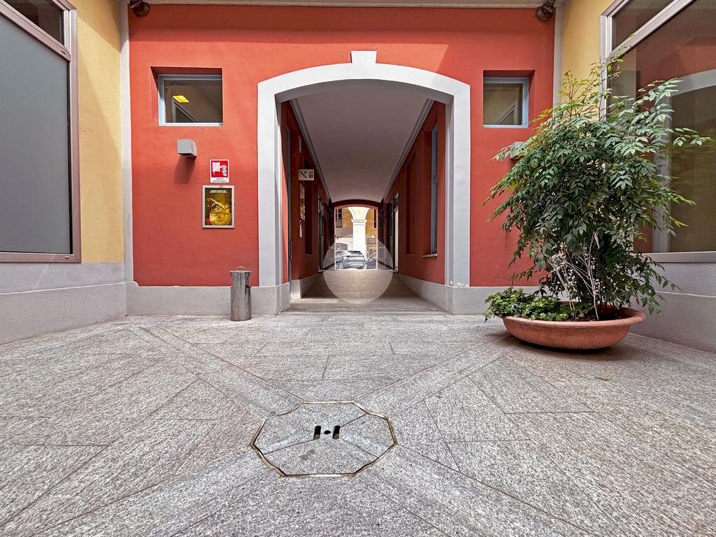 Negozio Via Buniva, Pinerolo - foto 1