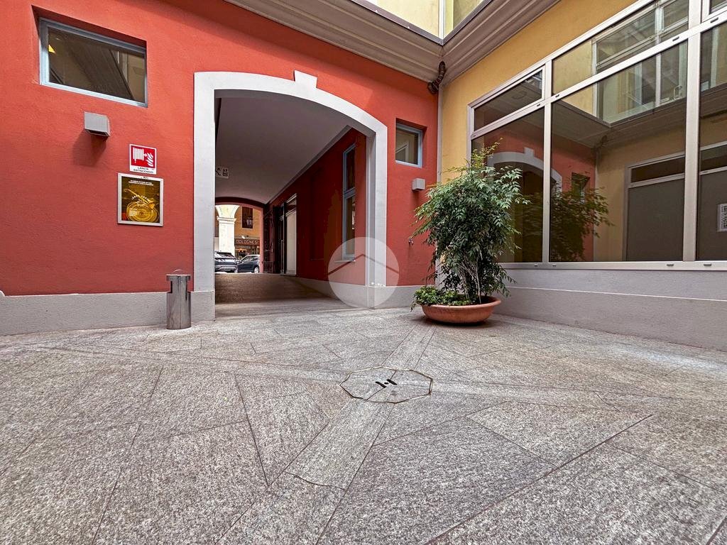 Negozio Via Buniva, Pinerolo - foto 2