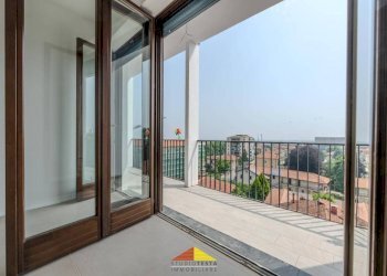 Terrazzo - Quadrilocale corso Re Umberto, 94, Verzuolo - foto 1