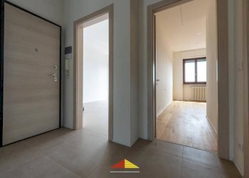 Ingresso - Quadrilocale corso Re Umberto, 94, Verzuolo - foto 21