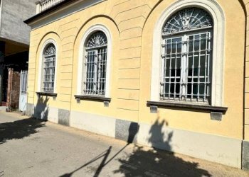 Cortile interno - Shop piazza 20 Settembre, 17, Saluzzo - photo 1