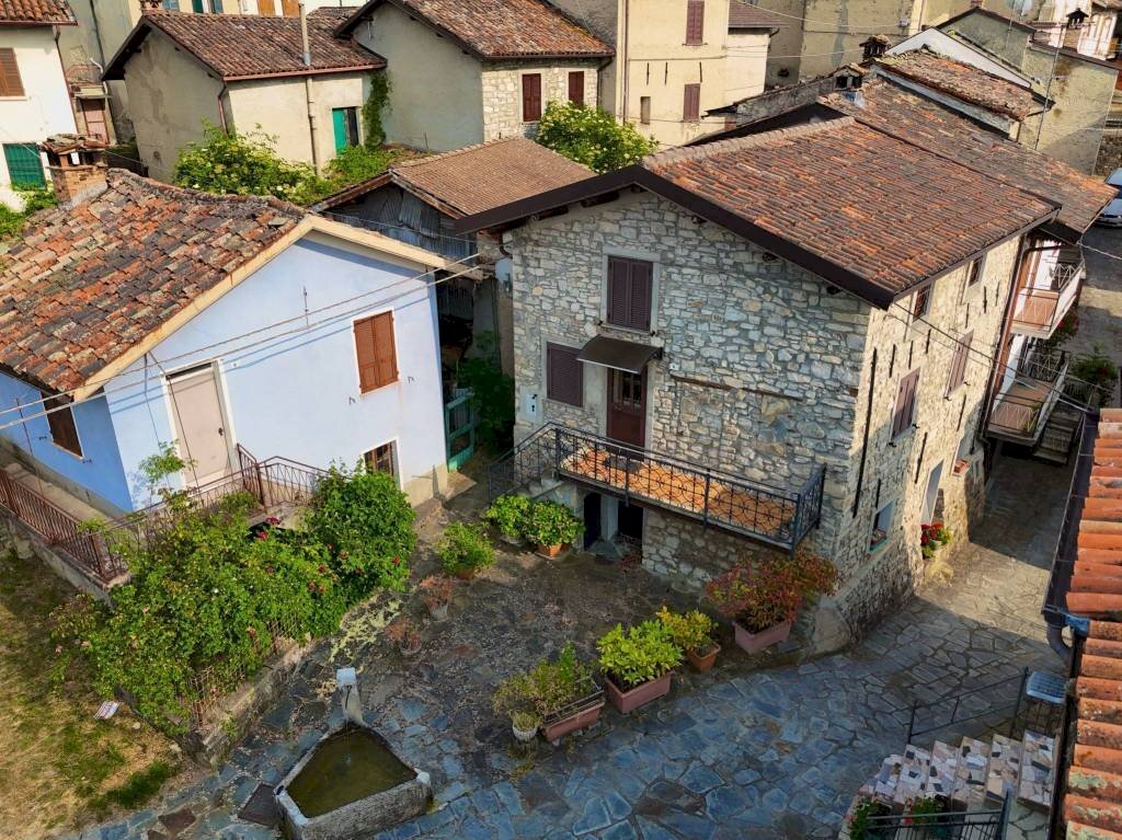 Vista - Casa indipendente Frazione Salogni, Fabbrica Curone - foto 1