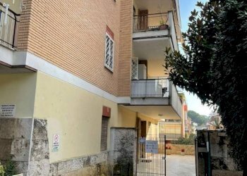 Facciata - Three-room apartment via al Sesto Miglio, 52, Roma - photo 21