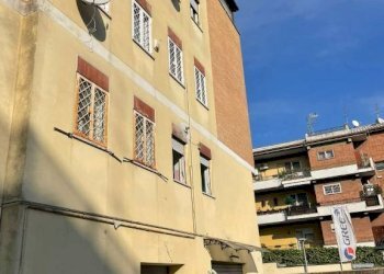 Facciata - Three-room apartment via al Sesto Miglio, 52, Roma - photo 22