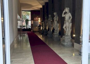 Interno palazzo - Three-room apartment via Edolo, 26, Milano - photo 10
