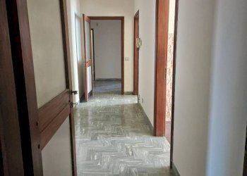 Corridoio - Appartamento via Alcide De Gasperi, Asti - foto 5