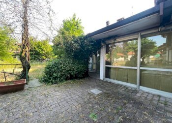 Giardino - Negozio via Abate d'Adda, 48, Arcore - foto 6