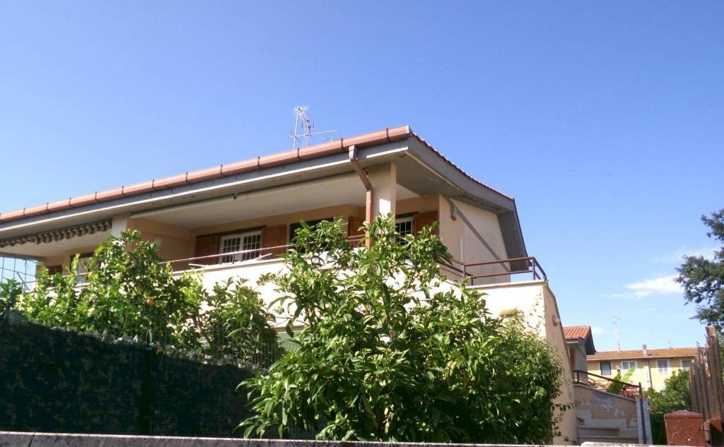 Facciata - Villa via Ugo Foscolo, Anzio - foto 3