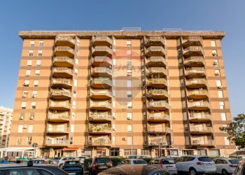 Prospetto principale - Quadrilocale Via Sardegna
 
66, Palermo - foto 1