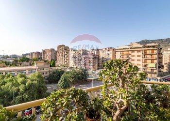 Vista da prospetto principale - Quadrilocale Via Sardegna
 
66, Palermo - foto 9