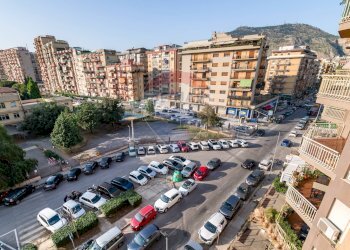 Vista su parcheggio libero - Quadrilocale Via Sardegna
 
66, Palermo - foto 4