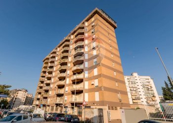 Prospetto principale - Quadrilocale Via Sardegna
 
66, Palermo - foto 8