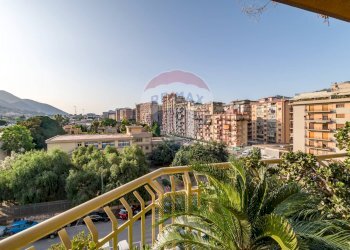 Vista da prospetto principale - Quadrilocale Via Sardegna
 
66, Palermo - foto 16