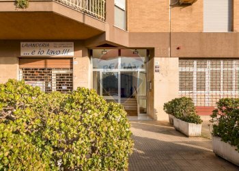 Ingresso stabile - Quadrilocale Via Sardegna
 
66, Palermo - foto 20