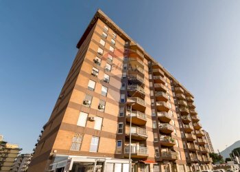 Prospetto principale - Quadrilocale Via Sardegna
 
66, Palermo - foto 21