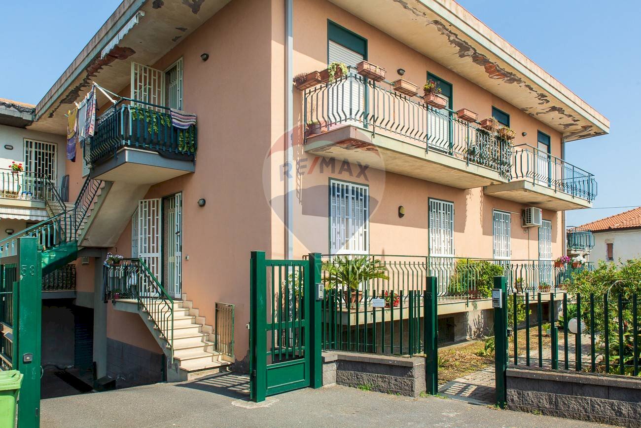 Edificio all\'aperto - Trilocale Via Nazionale Guardia
 
55, Acireale - foto 1