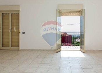 Stanza vuota - Trilocale Via Nazionale Guardia
 
55, Acireale - foto 12