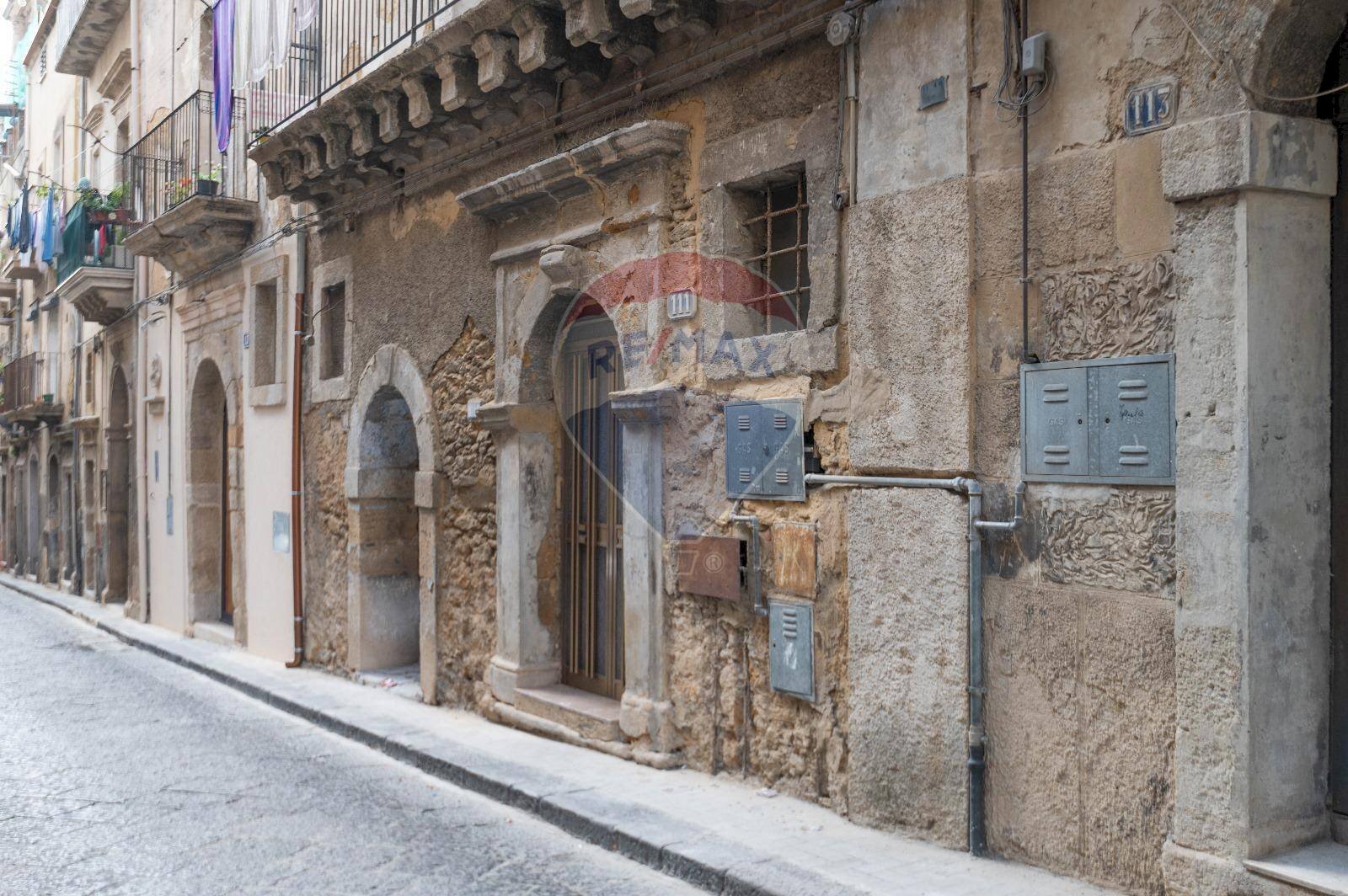 Edificio all\'aperto - Appartamento VIA LUIGI STURZO
 
111, Caltagirone - foto 1