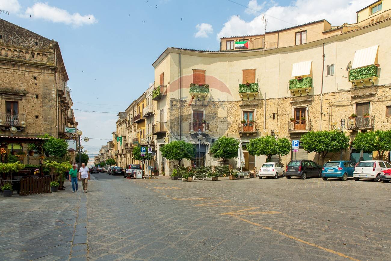 Edificio all\'aperto - Casa indipendente Corso Umberto
 
64, Leonforte - foto 1