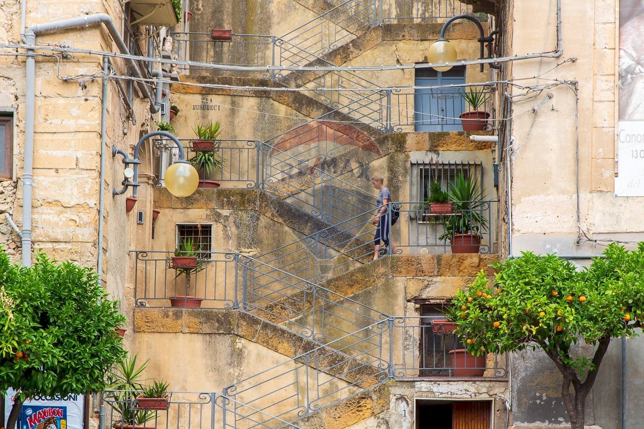 Edificio all\'aperto - Casa indipendente Corso Umberto
 
64, Leonforte - foto 2