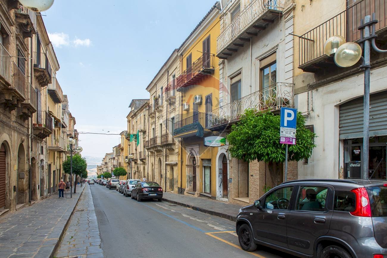 Edificio all\'aperto - Casa indipendente Corso Umberto
 
64, Leonforte - foto 3